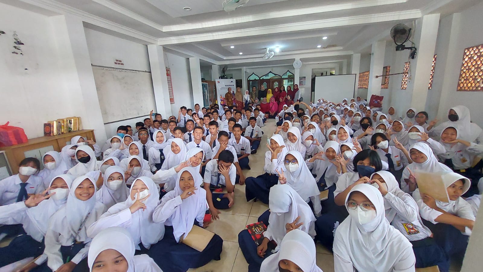 Roadshow Workshop Membaca Di SMPN 194 Jakarta